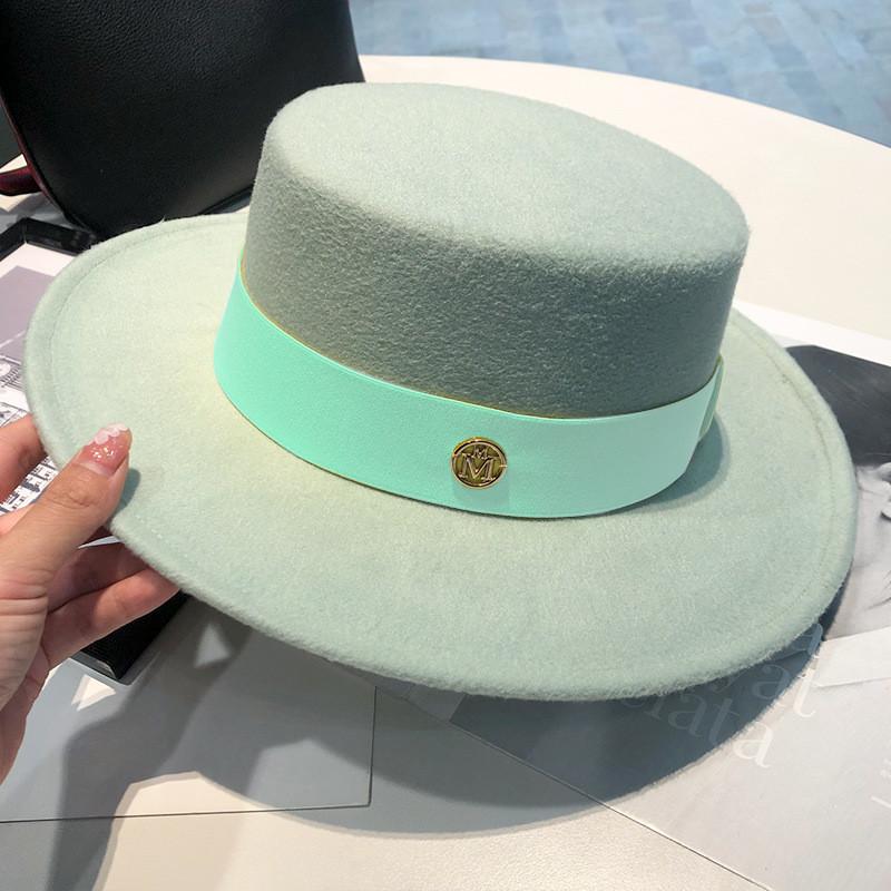 Cappello a tesa piatta in stile britannico con materiale in feltro di lana e tesa larga per la moda invernale
