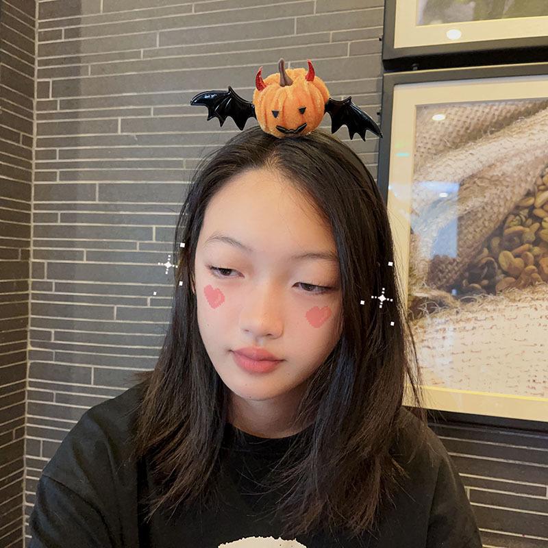 2025 New Halloween Hair Accessories: Funny Children's Bat & One-Eyed Pumpkin Hair Clips