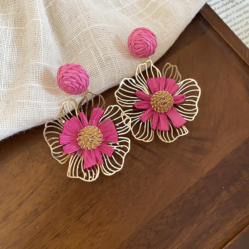 Silver needle metal raffia flower earrings niche design temperament earrings simple and versatile high-end earrings
