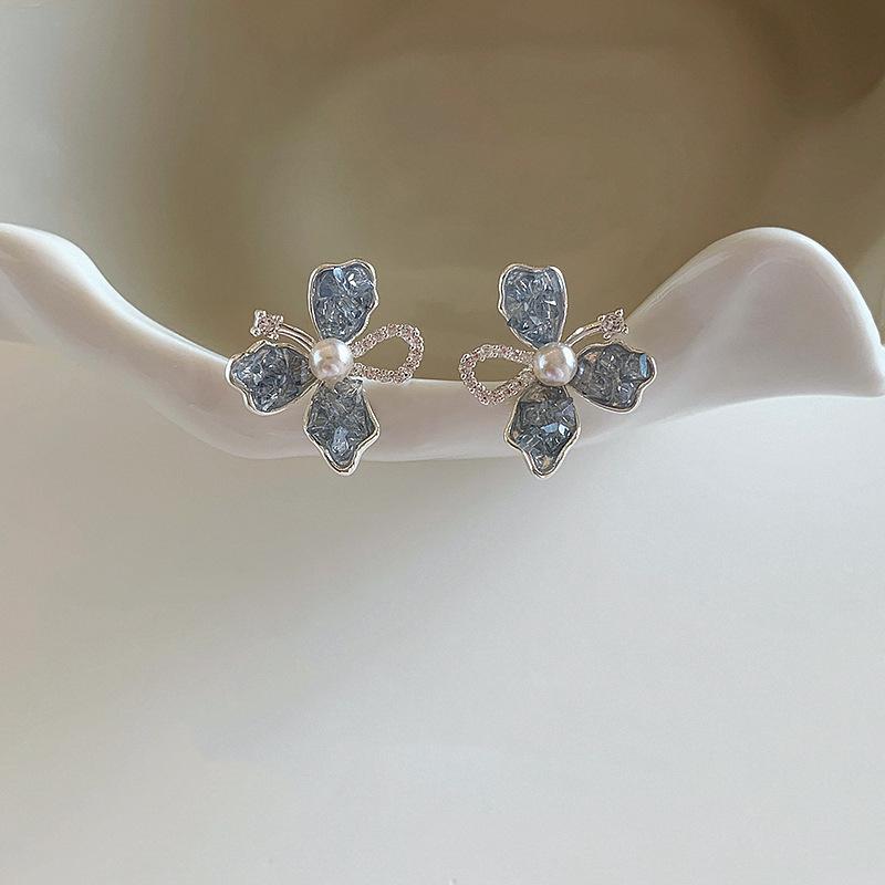 

Серьги-гвоздики с цирконом и жемчугом в виде цветка, женственные, изысканные, с универсальным характером, нишевая мода, серьги высокого класса