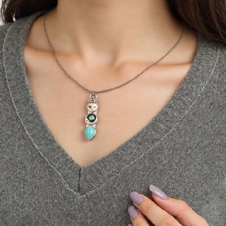 Stylish Turquoise Owl Pendant Necklace Decoration for Women Who Love Bohemian Styles and Distinctive Accessories