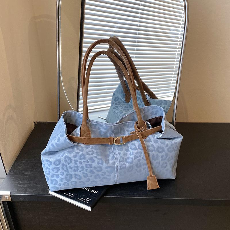 Large capacity tote bag women's new retro high-end leopard print fashion versatile shoulder armpit bag