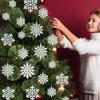 12 szt. Białe Brokatowe Surowce Plastikowe Papierowe Płatki Śniegu Ozdoby Dekoracja Miejsca Bożonarodzeniowego Zawieszka na Choinkę Domowe Zimowe Imprezy