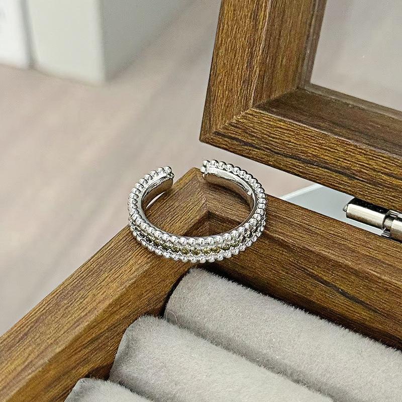 Bague Zir*****Pen Exquise Super Flash Rangée Diamants Lumière de Bague de Luxe Niche Haut Sens Mode Navette Bague Index Personnalisée