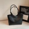 Retro High-appeal Underarm Bag, Large-capacity Commuter Bag, Simple Single-shoulder Tote Bag