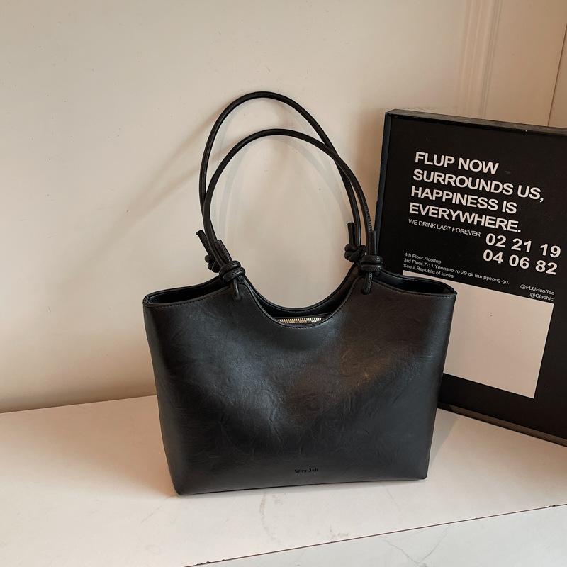 Retro High-appeal Underarm Bag, Large-capacity Commuter Bag, Simple Single-shoulder Tote Bag