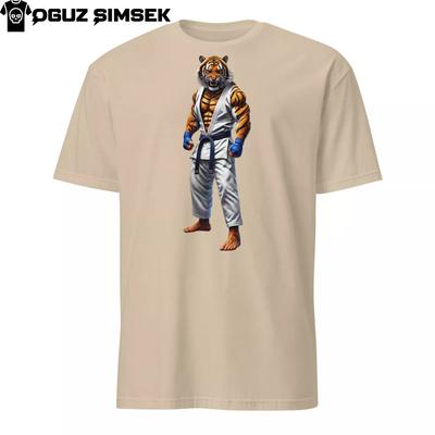 Unisex Muskulöses Tigerkämpfer T-Shirt | Softstyle Gildan | Kampfsport Grafik