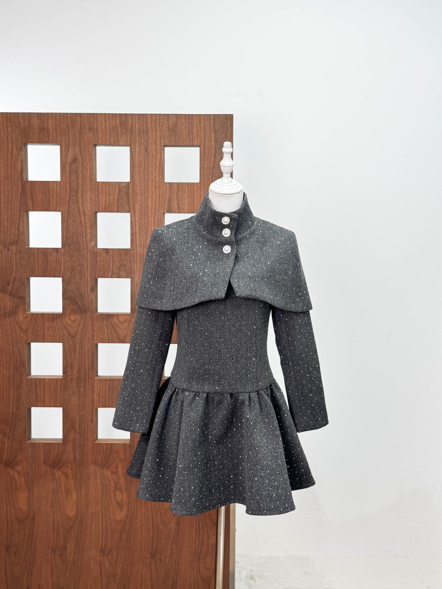 2026 French Hepburn Style Rhinestone Stand-up Collar Dress with Shawl - Slim Waist, Perfect for Early Spring & Autumn M
