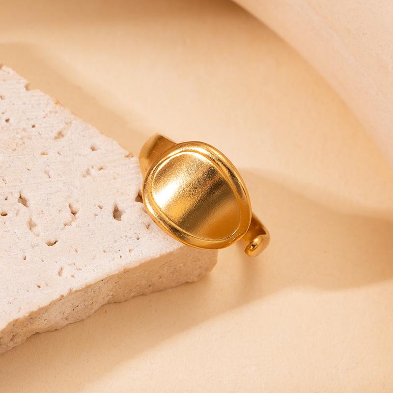 Modischer Nischen-Titanstahl-High-End-Metallring für Damen, nicht verblassend, mit übertriebenem Design und verstellbarer Öffnung für Accessoires