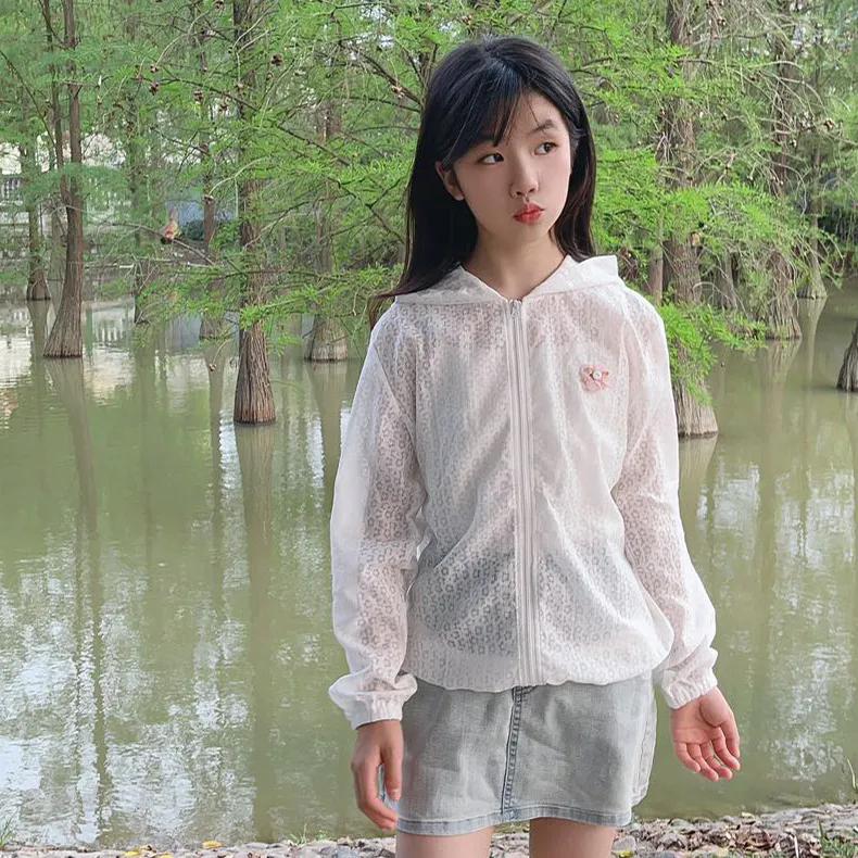 Dívčí svrchní oblečení, letní dětské oblečení s ochranou proti slunci, tenký dutý top s kapucí pro miminka