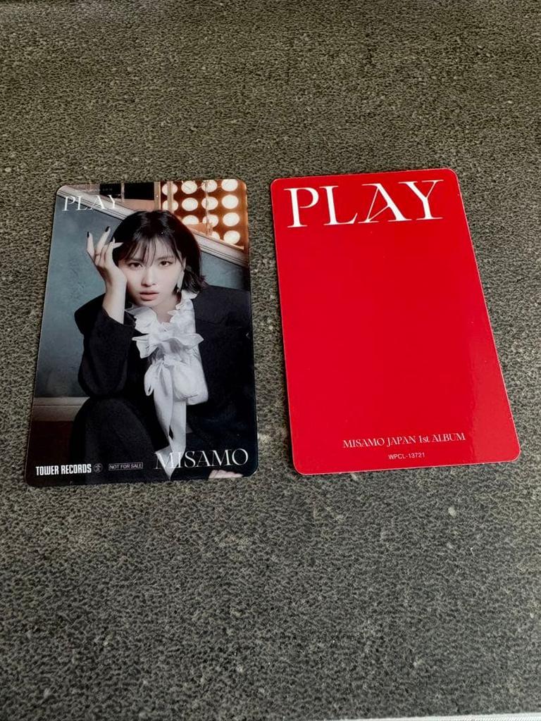 [USED] TWICE Misa Momo PLAY Regular Edition Trading Card Wareco Bonus Trading Card