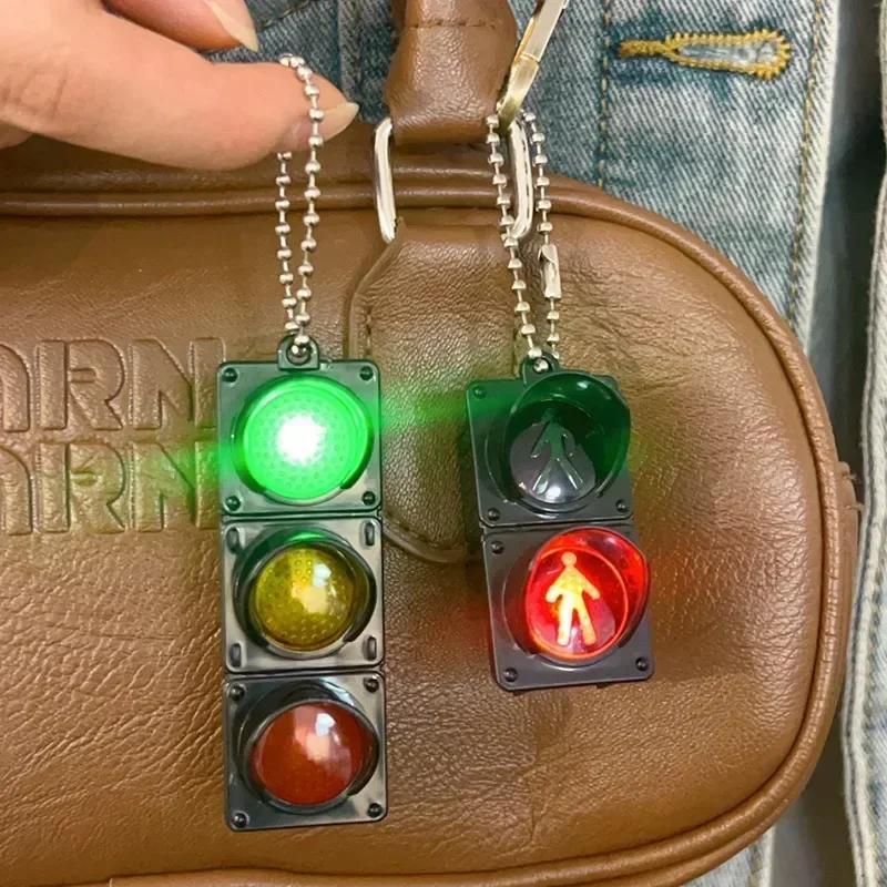 Modell Kreatives Auto LED Ampel Schlüsselanhänger Mini Elektronisches Fußgängersignal Schlüsselhalter Tasche Anhänger Neuheit Zubehör Geschenk