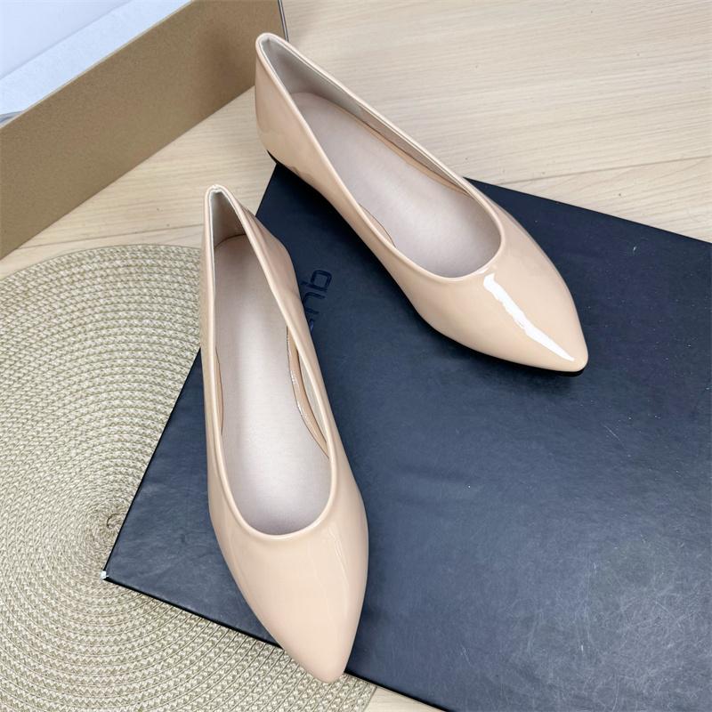 Fashion 2025 New Pointed Toe Women's Flat Shoes Patent Leather Work Boat Shoes Large Size Women Shoes 42 43 Loafers Women Zapatos Mujer