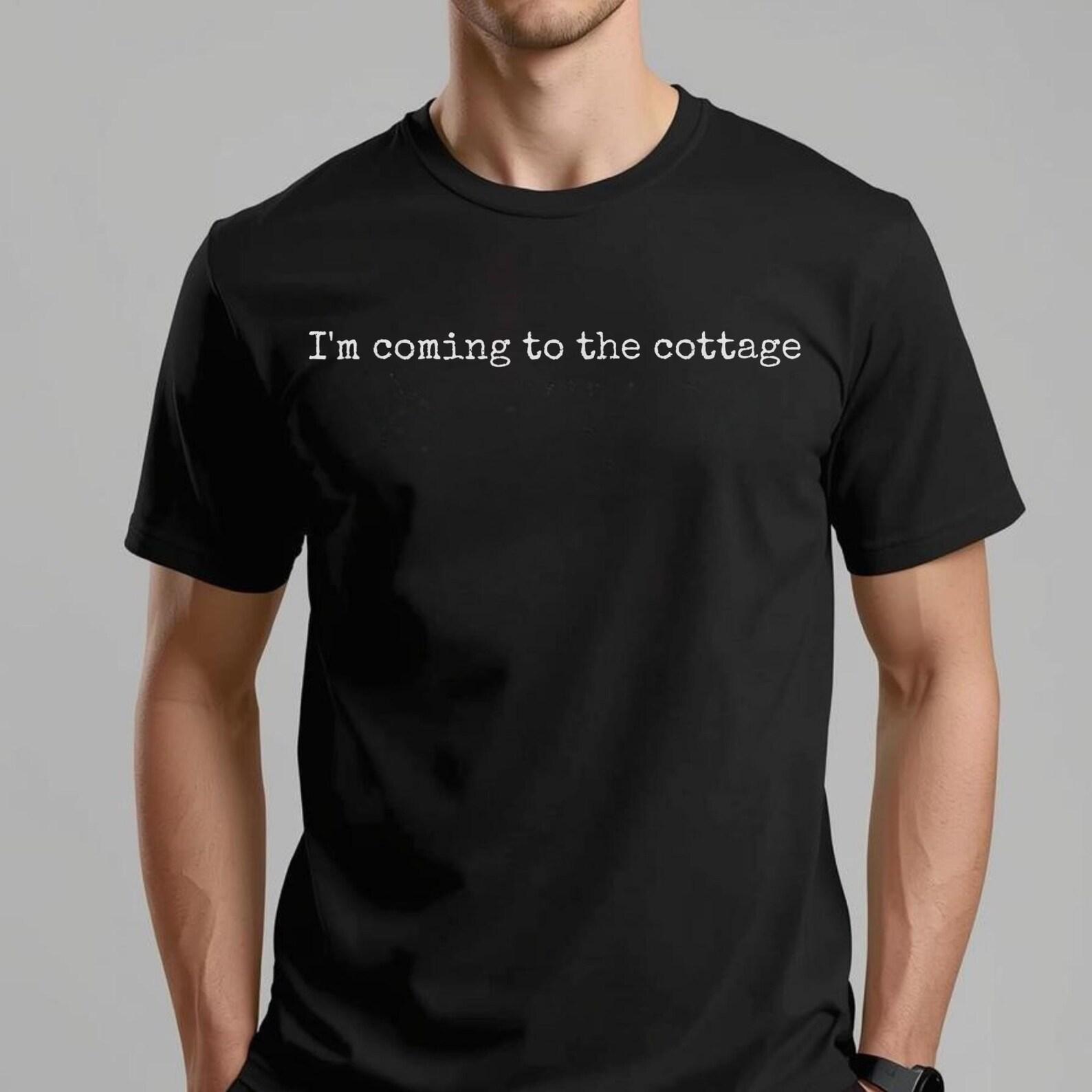 I m Coming to The Cottage Romance Hockey Couple T-Shirt M