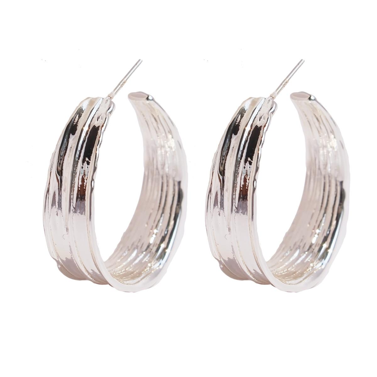 

Минималистский дизайн, серебристая текстура, матовые изысканные серьги, свежие литературные и модные серьги в форме буквы С, простые и продвинутые 722