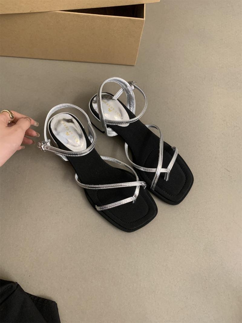 

Coarse-heeled sandals women s summer wear new versatile French temperament fairy style mid-heel with skirt women s evening shoes 39 срібний