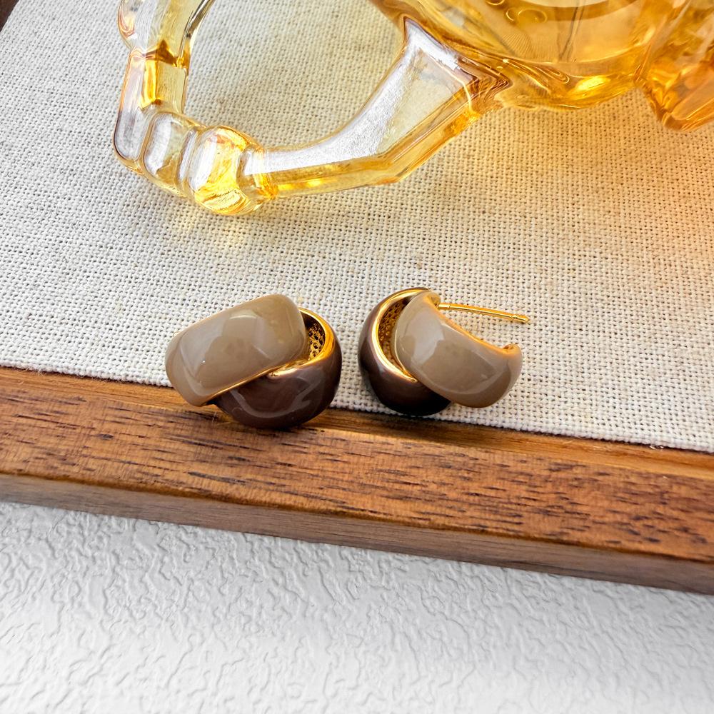Silver Needle Clover Stud Earrings: Retro Hong Kong Style, Elegant and Fashionable Women's Luxury Jewelry.