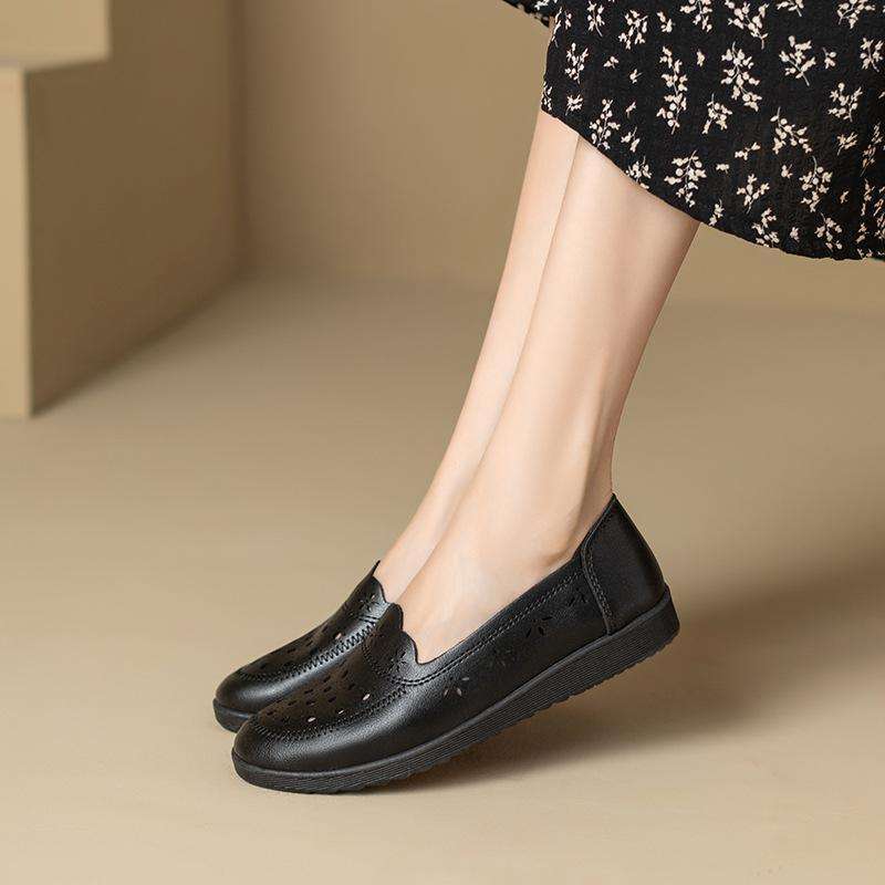 Summer Middle-aged and Elderly Hollow Breathable Leather Shoes Women's Comfortable Soft-soled Hole Shoes Non-slip Mother 40 To 50 Years Old Elde