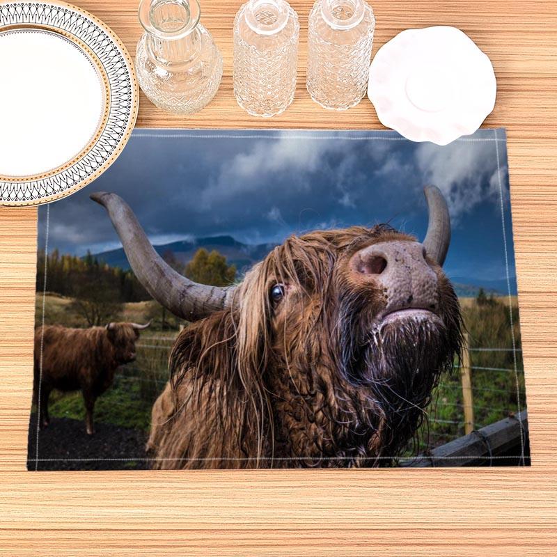 Highland Cow Placemat Cotton Linen Fabric Table Mats Family Dinner Tableware Kitchen Size 30X45cmTable Mat