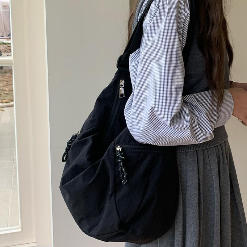 Lässiger Stil Nylontasche für Damen Neue Crossbody Knödeltasche Modisch Leicht und Vielseitig Pendler Große Kapazität Schultertasche