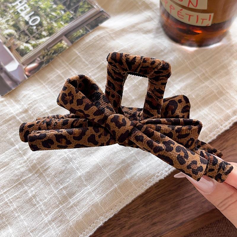 Vintage Sweet Cool Spice Girl Wind Puppy Leopard Print Hairpin Female Delicate Shark Clip Personalized Hair Accessories Headgear
