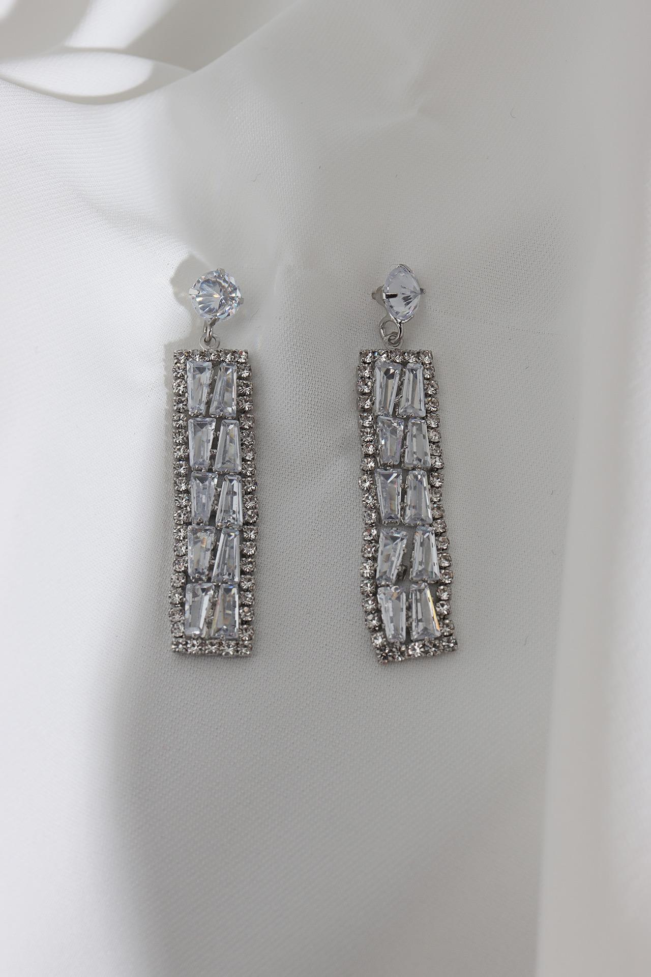 

Серьги серебряного цвета для вечернего платья с цирконием