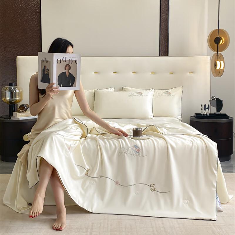 UOSU Thin Washable Summer Quilt