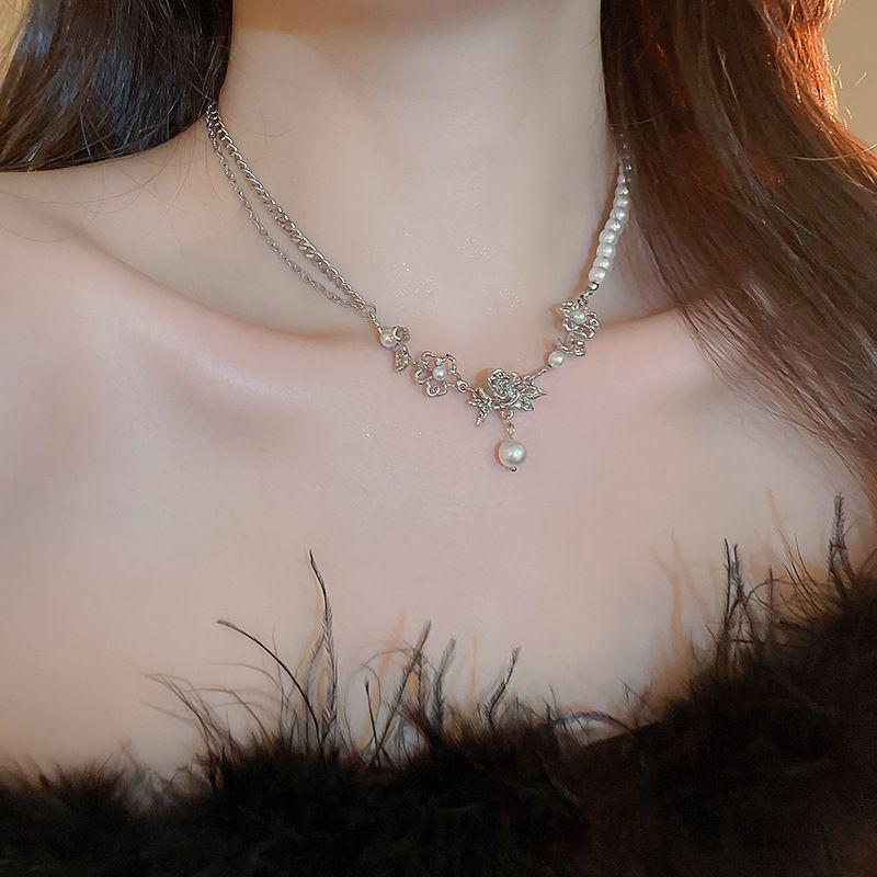 Collana a Clavicola con Nappa di Perle e Farfalla in Stile Coreano
