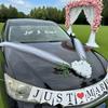 Heart-Shaped Wedding Car Hood Decoration With Angel Wing Design –2 Rearview Artificial Flowers, White Tulle Ribbons & Just Married Decal Set