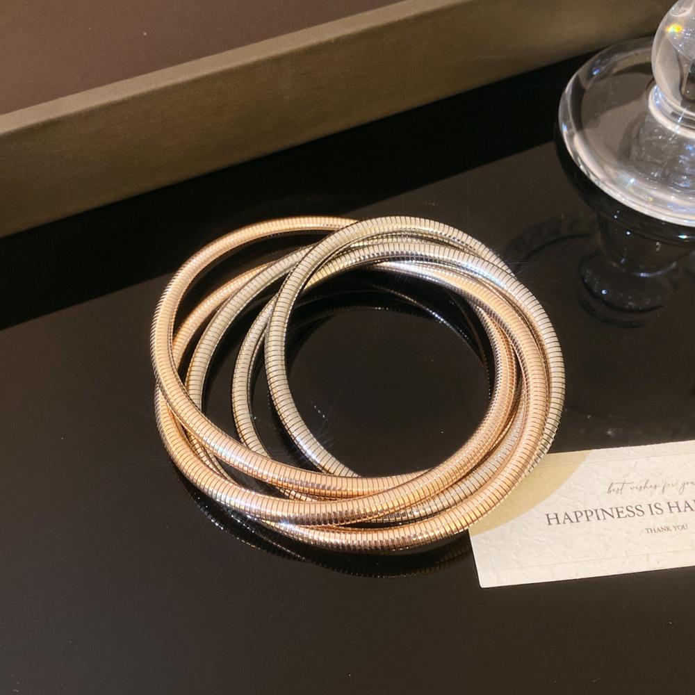 Einzigartiges Nischendesign, schlichtes Metall-Halsreifarmband, schlichter Ringhalsreif für weibliche Persönlichkeit, kaltes Halsketten-Accessoire