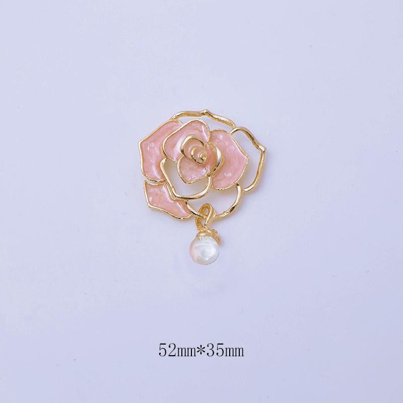 

Elegant White Black Camellia Flower Brooches Pins For Women Beautiful Flower Plant Dressing Clothes Corsage Jewelry Accessories