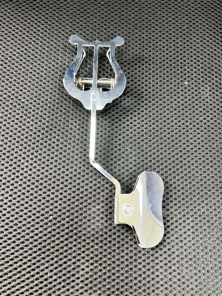 Compact Sheet Music Clip for Wind Instruments: Portable Holder for Saxophone, Trumpet, Clarinet, and More