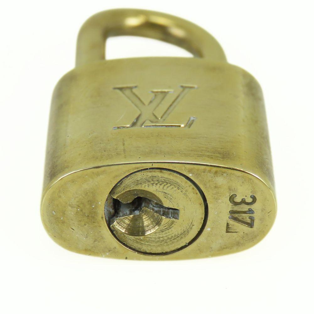 Used LOUIS VUITTON Cadena No.317 metal gold padlock