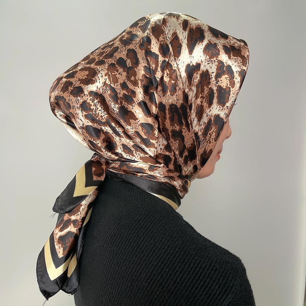 Høykvalitets luksuriøst silkeskjerf pannebånd Skjerf Halsskjerf For kvinner Kjede Silkeskjerf Dekorativt sjal for kvinner