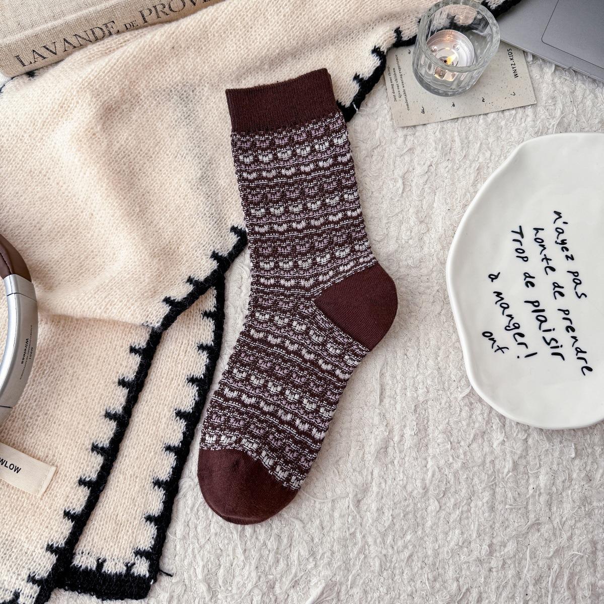 

Trendy Brand Cool Flip Letter Niche Coffee Color Sports Niche Foreign Style Socks Mid-Leg Socks One size fits all темно-коричневого кольору