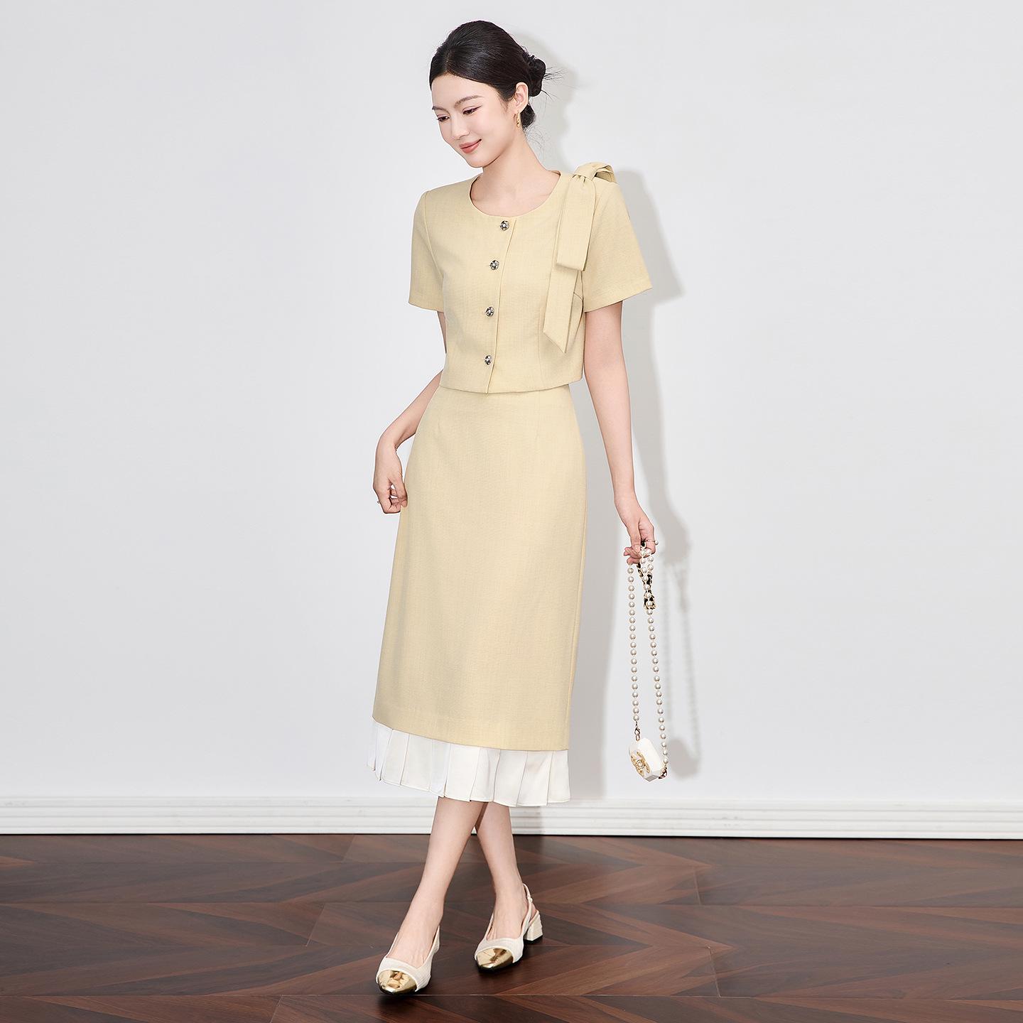 

Комплект из топа с бантом French Miss и миди-юбки, облегающей бедра - Летний стиль «маленький аромат» Medium жёлтый