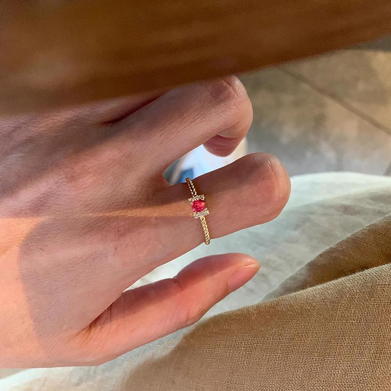 

Exquisite Stackable Retro Purple Heart Diamond Ring - Thin, Shiny, Perfect for Index Finger Adjustable