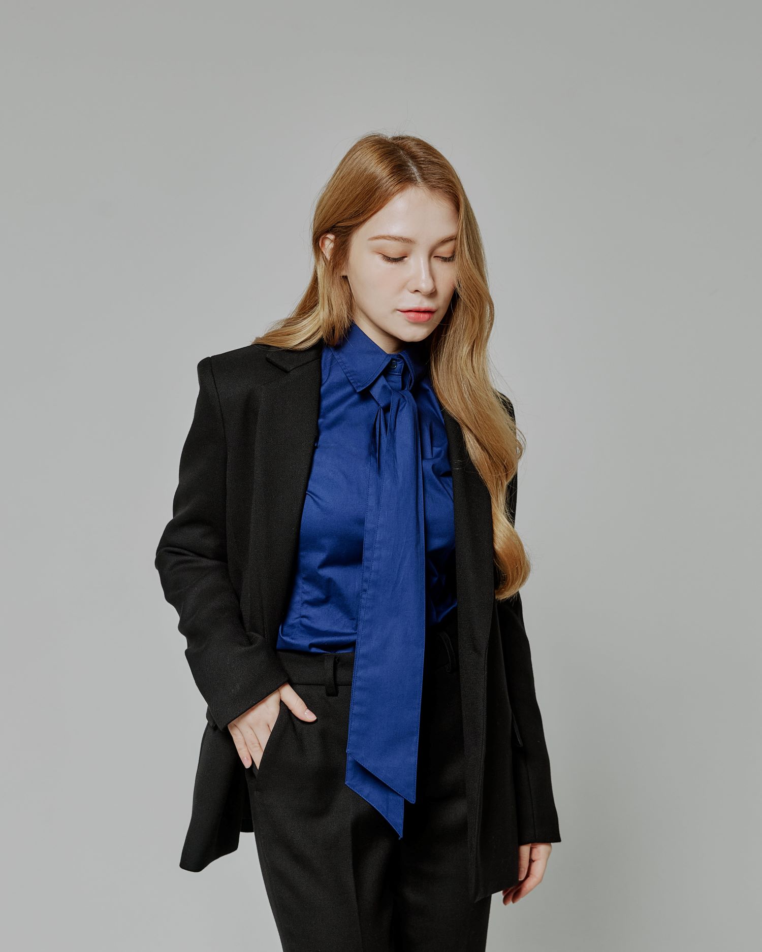 Belrma Cotton Slim Fit Tie Puff Blouse[Navy] Navy/1(S)