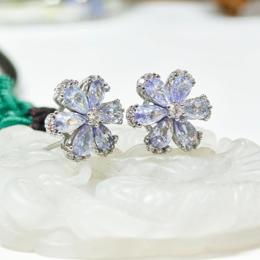 Gethin Jewelry Korean Petal Snowflake Stud Earrings