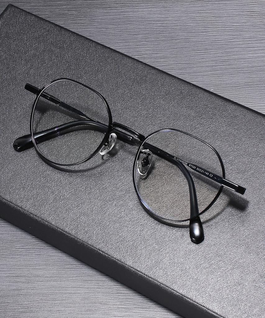 Lingkeonpeuleim Bt020 Titanium Eyeglass Frame Black