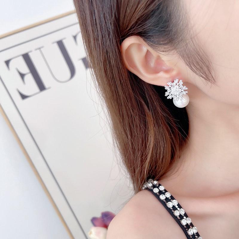 Personality Inlaid Zircon Snowflake Pearl Stud Earrings, High Sense Fashion Temperament Earrings, Female Celebrity Light Luxury Style Versatile