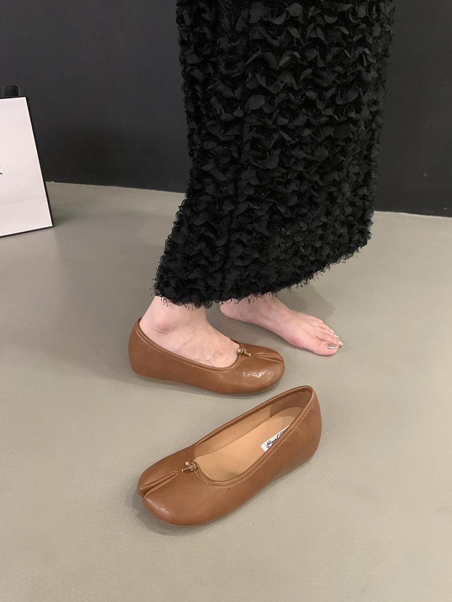 Модная обувь таби ниндзя Новые женские удобные балетки из микрофибры с раздельным носком Мягкая подошва Лоферы Краткие женские мокасины-топсайдеры 35 4739₽