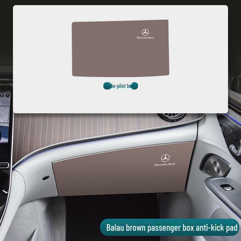 Mercedes-Benz EQE SUV Nakładka chroniąca przed kopnięciami na drzwi: Odporny na zarysowania panel wewnętrzny.