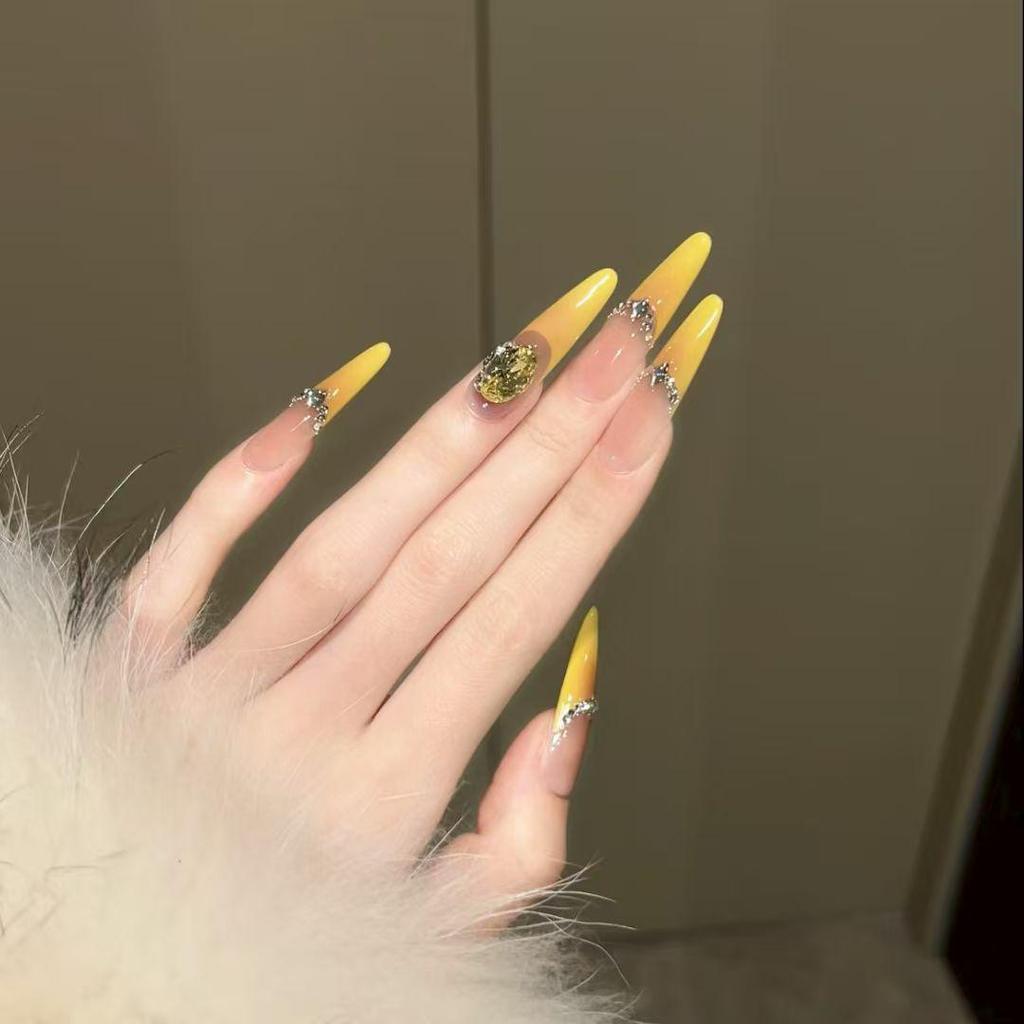 Elegant Gradient French Style Rhinestone Nails - Spring/Summer Skin Brightening, Removable Wearable Nail Art.