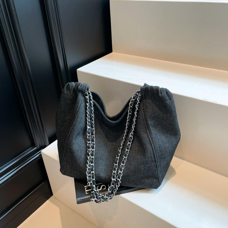 Large-capacity cloth bag women's lightweight autumn and winter new class shoulder messenger bag chain tote bag