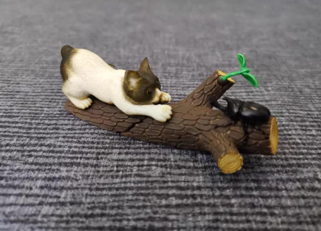 [USED] Miniature figures of cats and insects