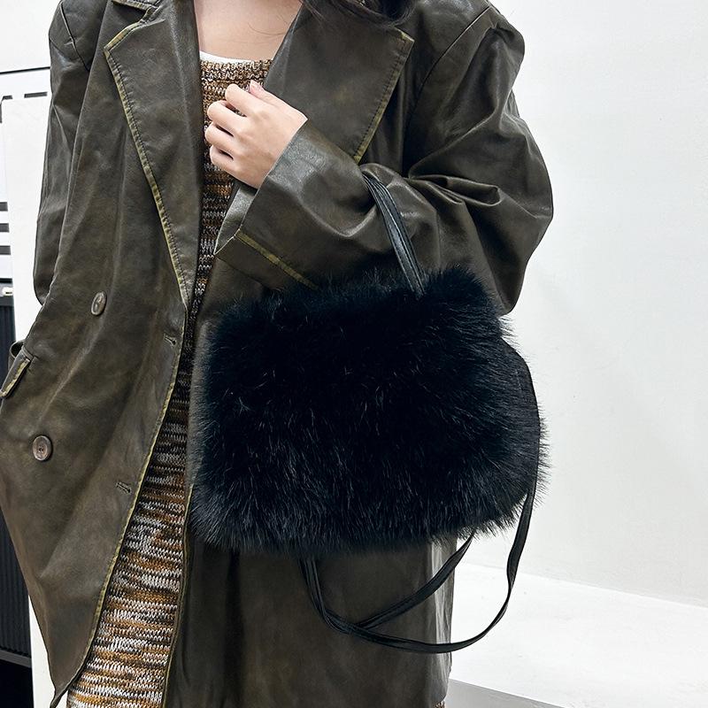 Luxurious Korean Style Fox Fur Crossbody Bag - Large Capacity, Fashionable & Versatile for Autumn/Winter