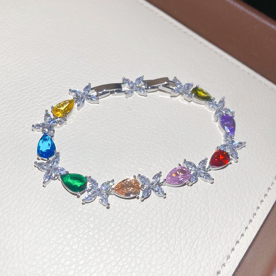 Elegant Zirconia Flower & Water Drop Bracelet – Luxury Lightweight Design for Women