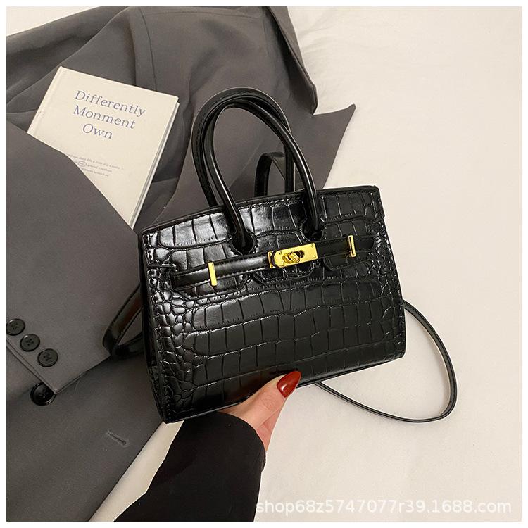 Holding a Crocodile Pattern Platinum Bag In Hand 2025 Summer New Korean Version of the Simple Casual Shoulder Bag High-end Crossbody Bag