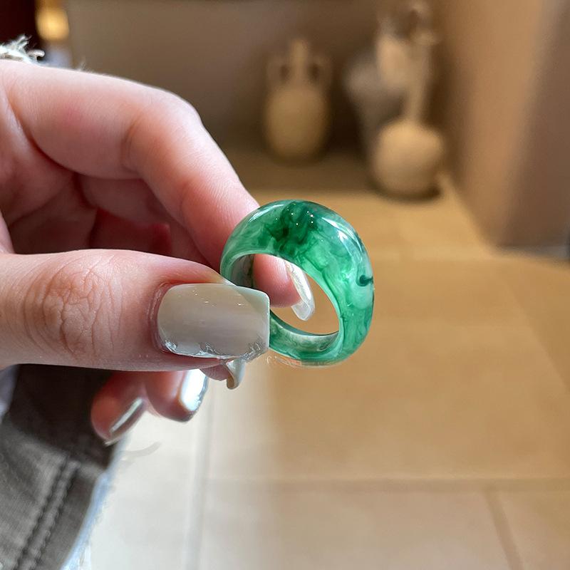 Trendy Retro Semitransparent Amber Color Resin Geometric Wide Circle Rings for Women Personality Index Finger Zircon Accessory